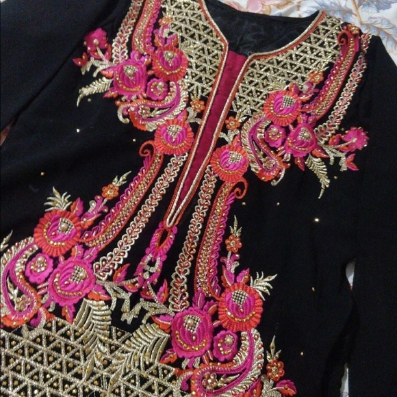 Pakistani 3 piece shalwar kameez - Picture 2 of 12